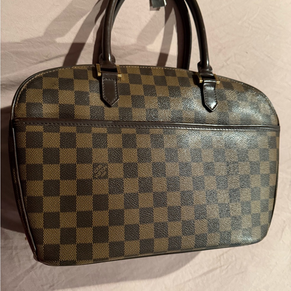 Pre-Loved Louis Vuitton Damier
Ebene Sarria Horizontal